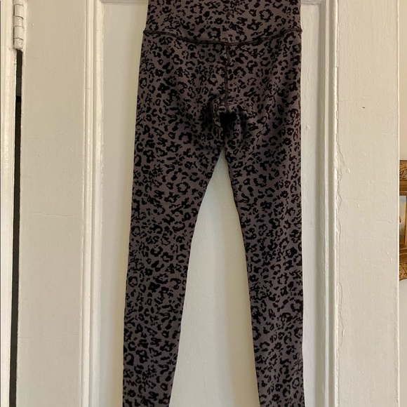 Athleta Elation Ultra High Rise Tight Gray/Black Leopard XS 27" inseam - Picture 4 of 10